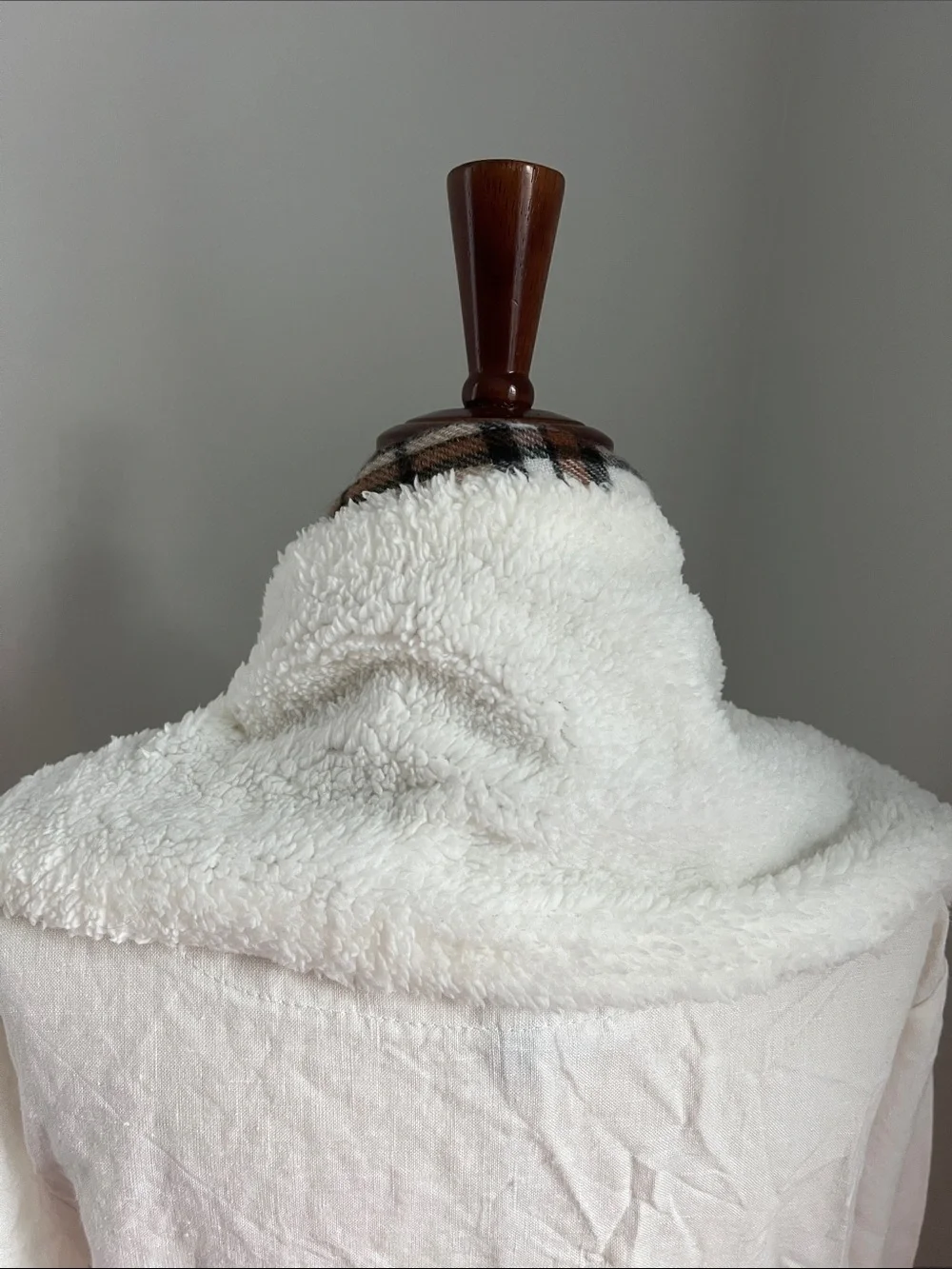 Fashion by Mirabeau | Plaid Sherpa-Lined Pocket Scarf Cream Brown Sz 63” x 7.5”